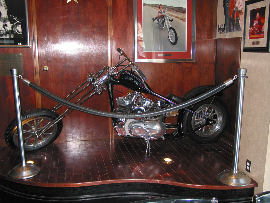 harley-davidson-cafe-old-motorcycle